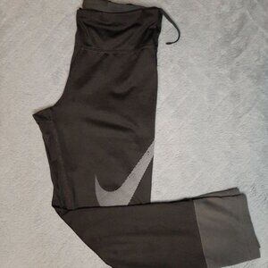 Nike Dri-Fit Capri Workout Yoga Leggings